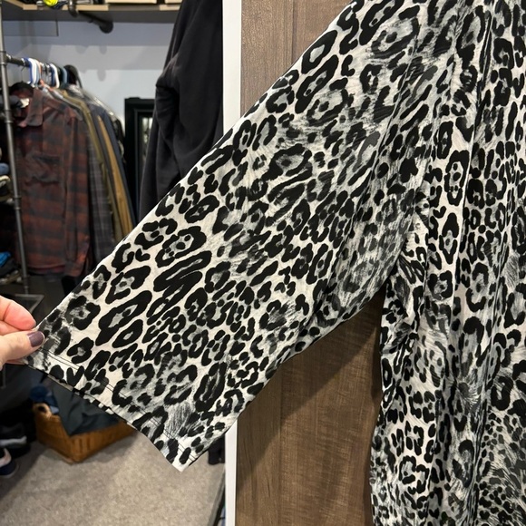 Susan Graver 3X Top liquid knit animal print black white - Picture 6 of 10